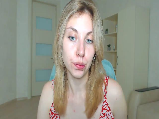 Live sex webcam photo for MollyDiamond1 #256333165