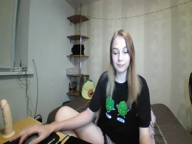 Live sex webcam photo for JenaCooper #258329370