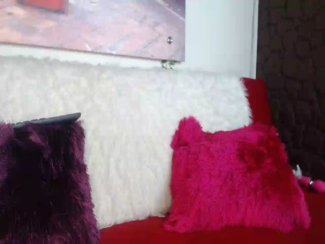 Live sex webcam photo for Emiliarain #262884047