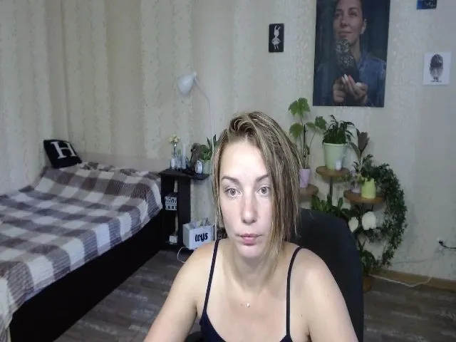 Live sex webcam photo for Emi_lywild #261128299
