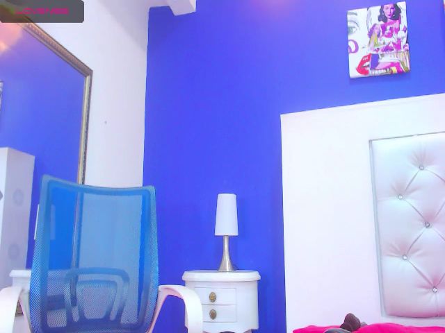 Live sex webcam photo for Scarlett_1801 #254309743