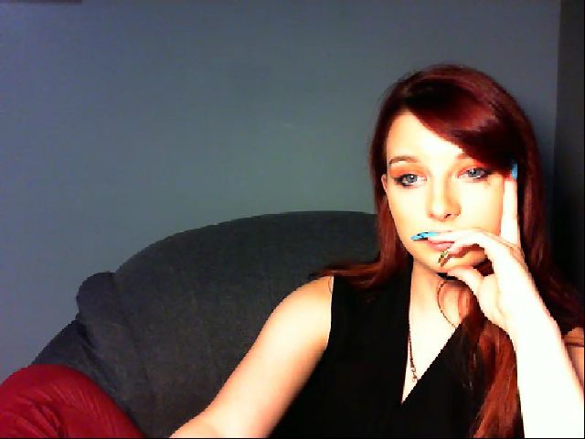 Live sex webcam photo for VirginLuna18 #264425811