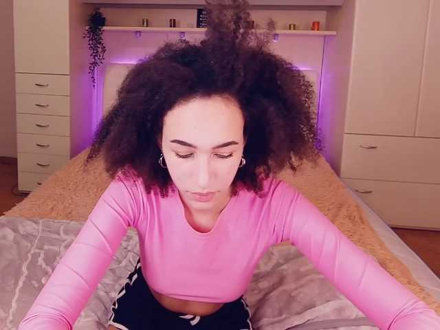 Live sex webcam photo for RaffaelaC #241165388