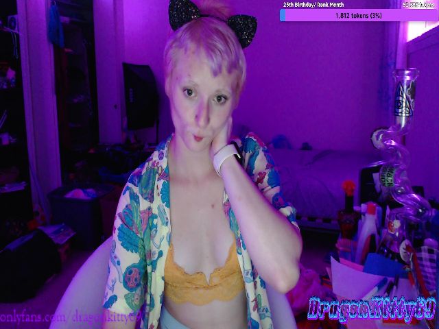Live sex webcam photo for DragonKitty69 #252422039