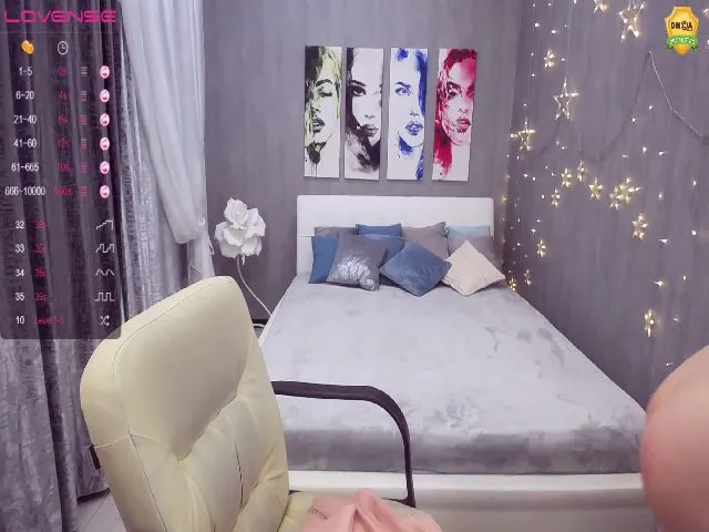 Live sex webcam photo for KerryBlair #265416045