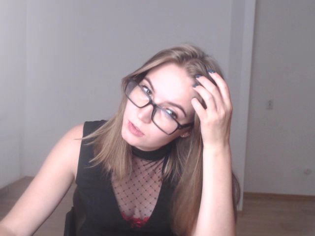 Live sex webcam photo for ALESSA_MOON #265073844