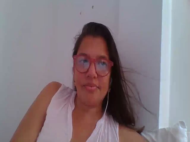 Live sex webcam photo for SweetLola01 #254536109