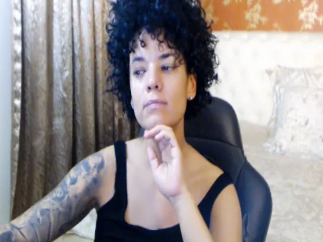 Live sex webcam photo for LaraAnne_ #253867932