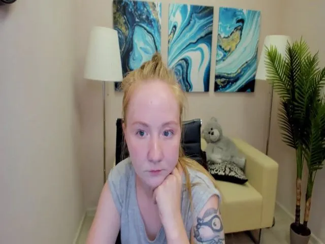 Live sex webcam photo for StunningKelly #257072670