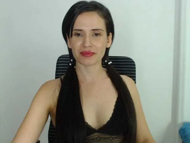 Live sex webcam photo for ElianaKin #251702782