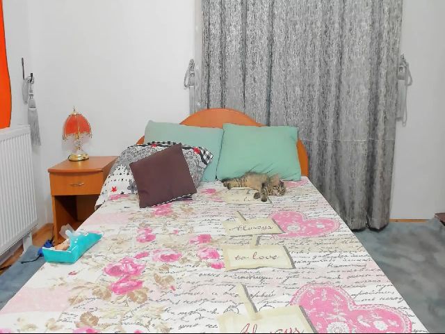 Live sex webcam photo for Emma_squirt4u #255783775