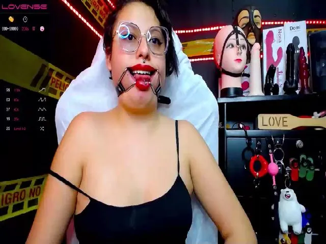 Live sex webcam photo for Rubi_slave #255611605