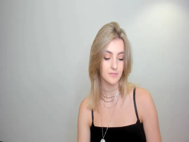 Live sex webcam photo for HelelGretta #265572433