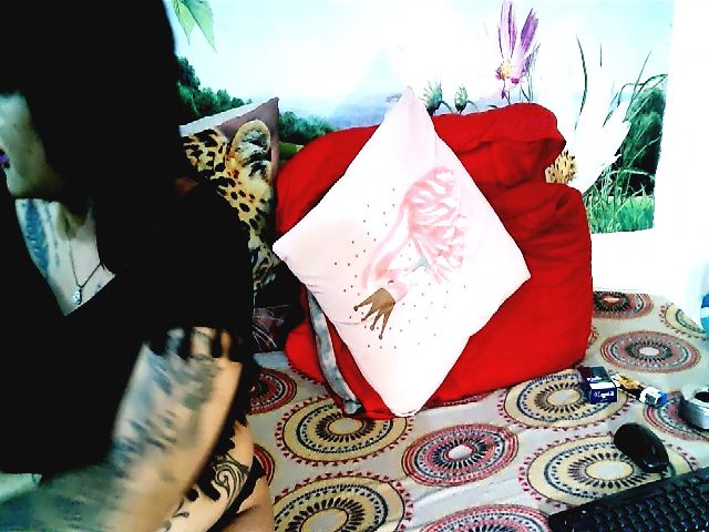 Live sex webcam photo for IndianKatz #255908215