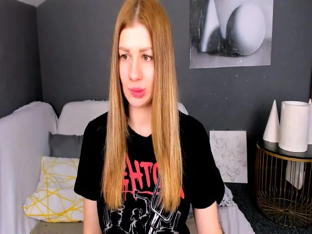 Live sex webcam photo for JuicyHelenX #258857801