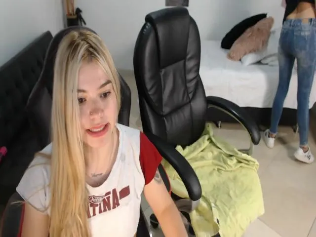 Live sex webcam photo for Thaunhty #256640271