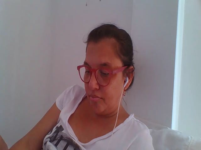 Live sex webcam photo for SweetLola01 #262244916