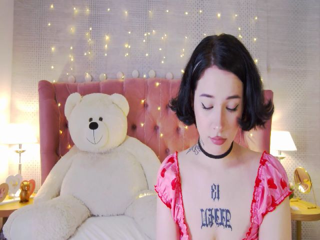 Live sex webcam photo for Roxy_Di #264763249