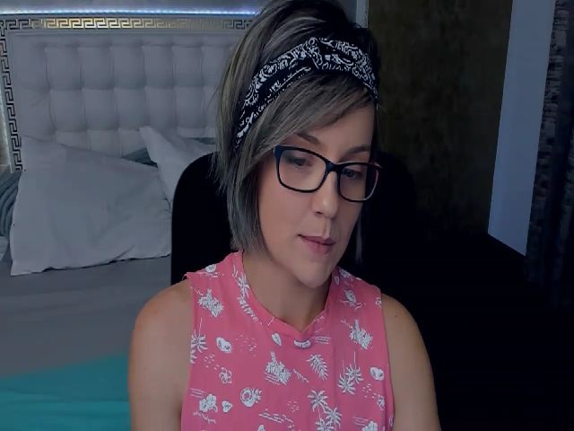 Live sex webcam photo for TiffanyRioxxx #264545888