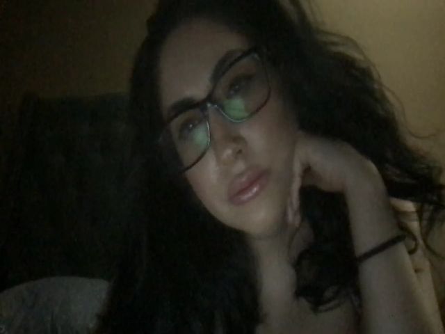 Live sex webcam photo for GeekWithBewbz #261883152