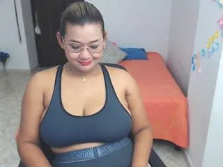 Live sex webcam photo for karinahotson1 #240759472