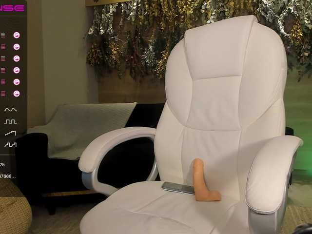 Live sex webcam photo for ValerieAustin #287947127