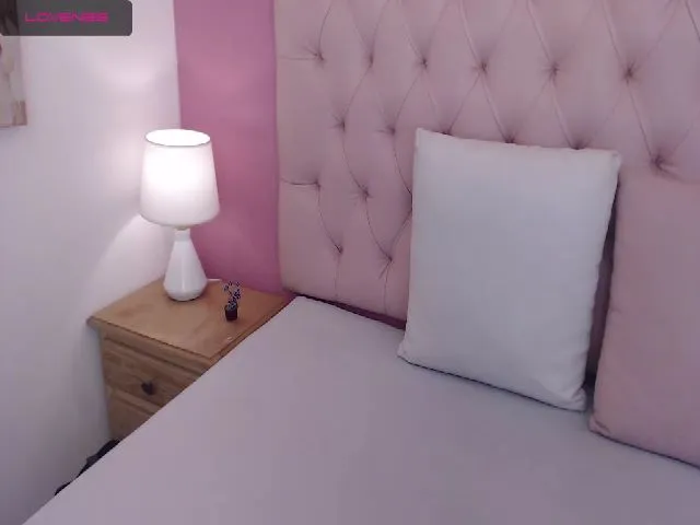 Live sex webcam photo for Keyra_R #258705466