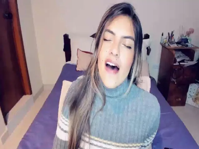 Live sex webcam photo for SUNRISEE_ #256603851