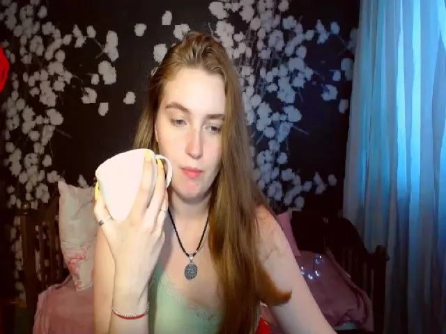 Live sex webcam photo for NikkySonge #253785776
