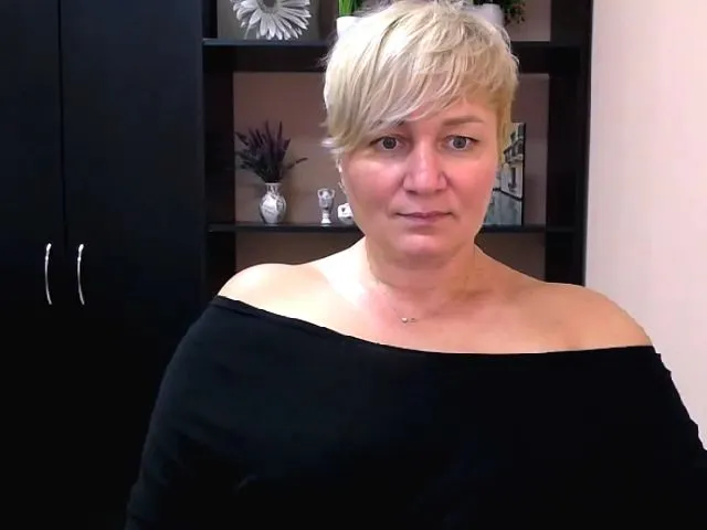 Live sex webcam photo for KailyMey #262196310