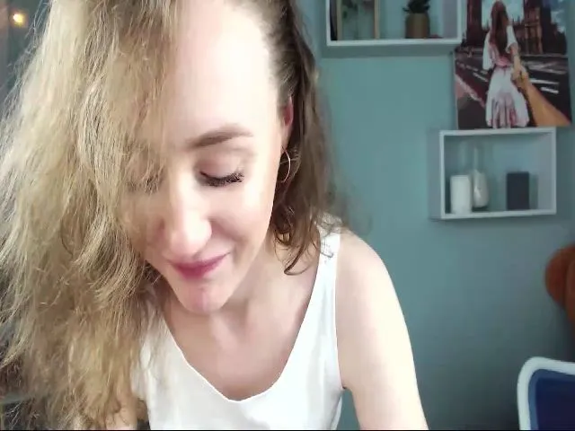 Live sex webcam photo for KateGreen #262572347