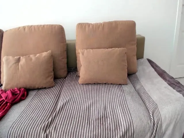 Live sex webcam photo for Jessy4Lovex #258490045