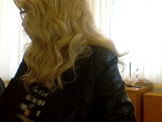 Live sex webcam photo for Luiziana111 #240992937