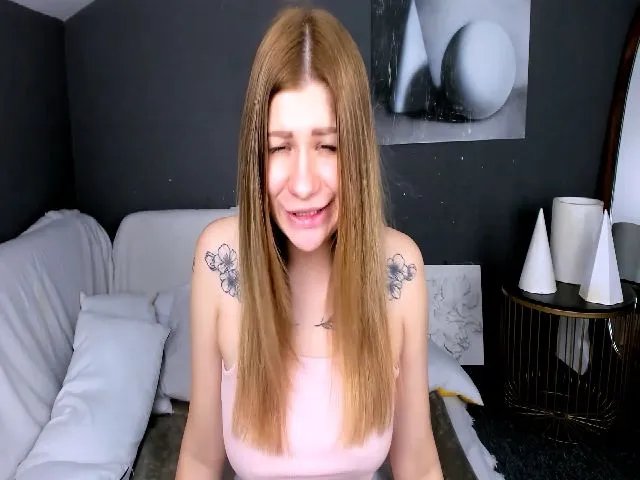 Live sex webcam photo for JuicyHelenX #254042459