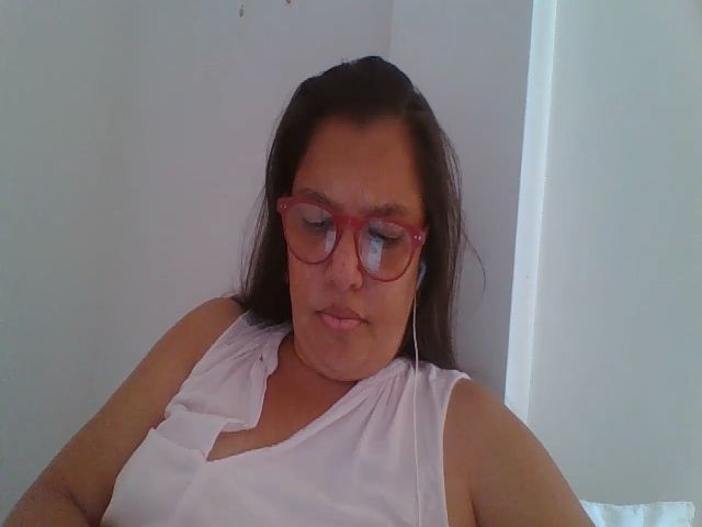 Live sex webcam photo for SweetLola01 #258274226