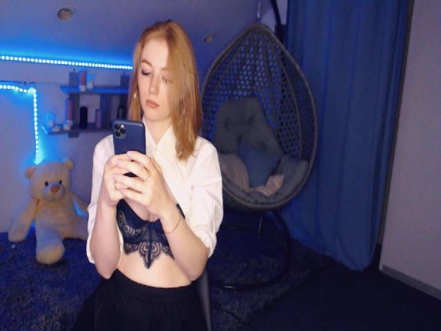 Live sex webcam photo for SunShine_A #260997057