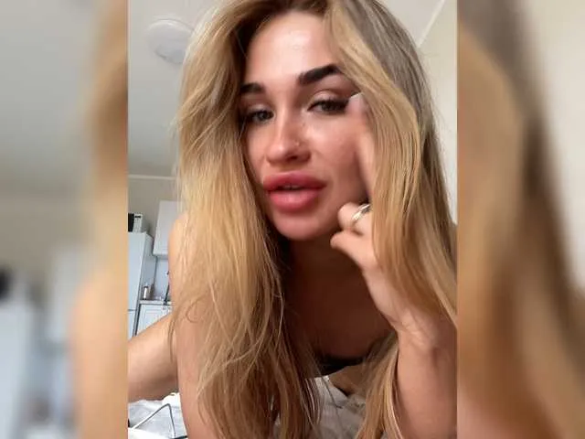 Live sex webcam photo for KettyPretty25 #248753543