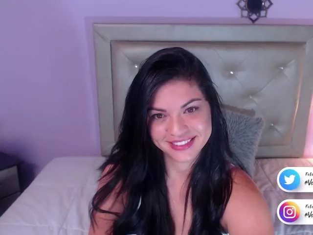 Live sex webcam photo for VeronicaLanz #247368358