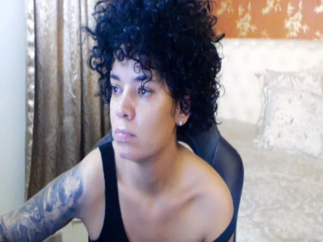 Live sex webcam photo for LaraAnne_ #253852075