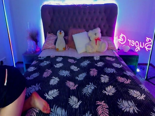 Live sex webcam photo for WhiteFoxi #258045697