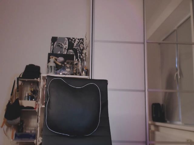 Live sex webcam photo for KellyAsian #256337914