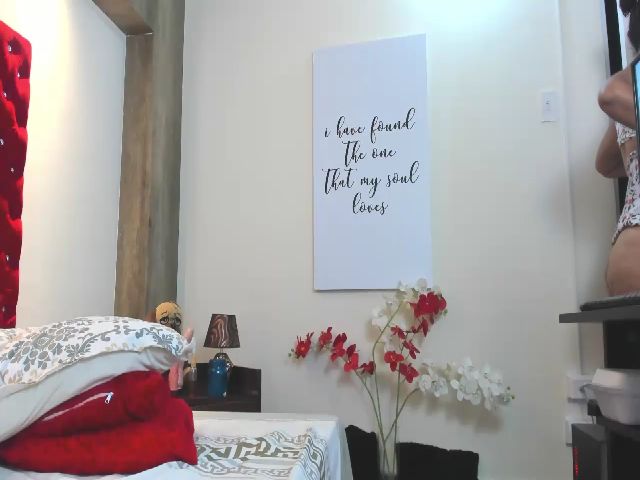 Live sex webcam photo for RubyFosteer #254730263