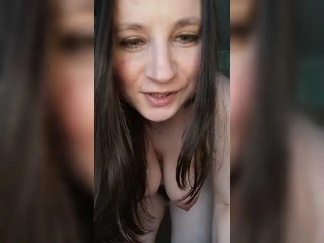 Live sex webcam photo for DianaVishenka #243207154