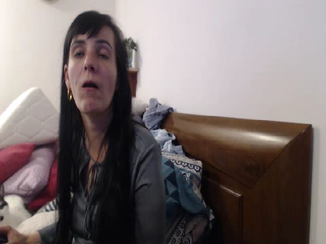 Live sex webcam photo for isabellazee2 #253283819