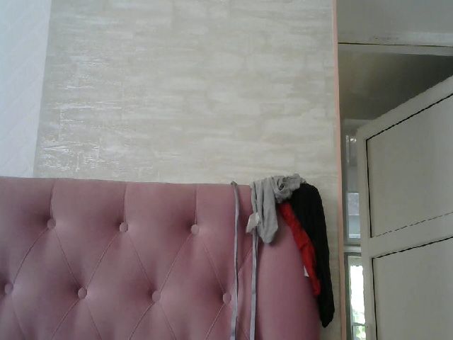 Live sex webcam photo for Jessica1717 #253021285