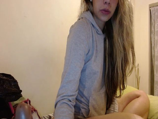 Live sex webcam photo for LaraSmiith_ #258405147