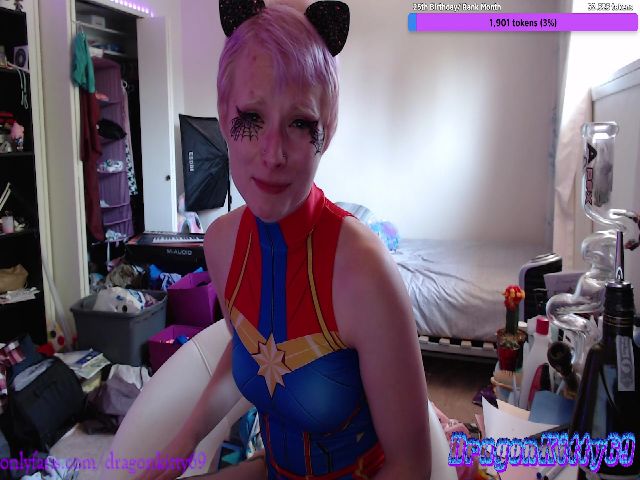 Live sex webcam photo for DragonKitty69 #252664143