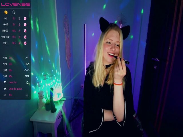 Live sex webcam photo for TinkerrBelll #257943160