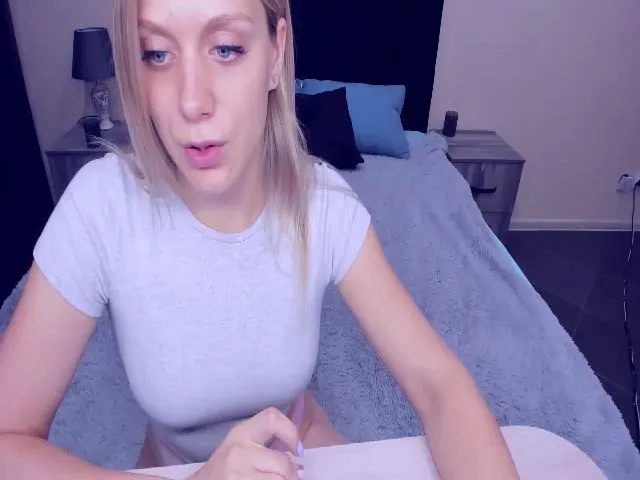 Live sex webcam photo for MeganKind #263589671