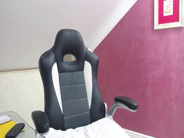 Live sex webcam photo for SoffyyHot #265080276